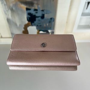 CHANEL womens wallet